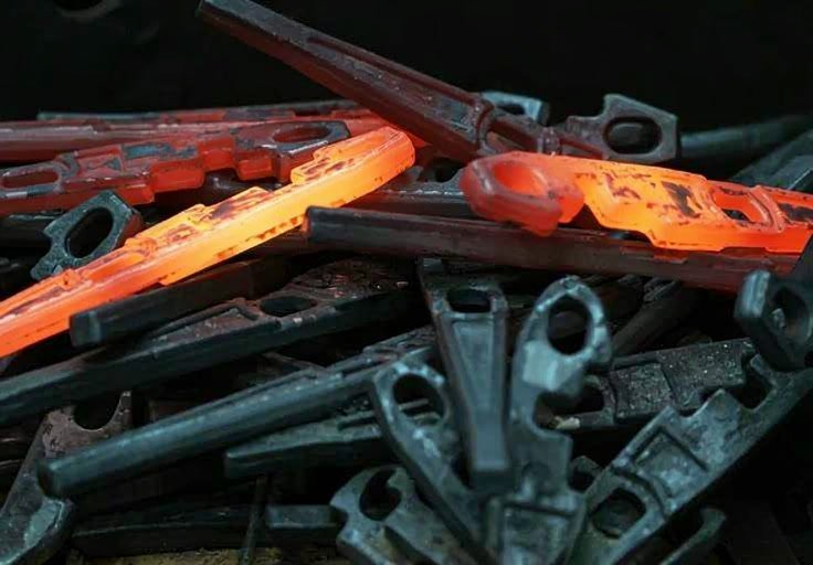 Hot steel forgings cooling after pressing