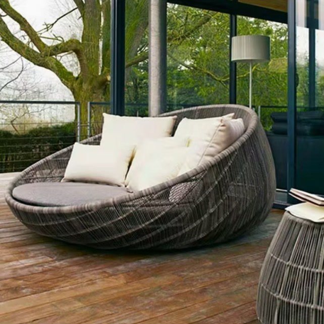 Woven daybed